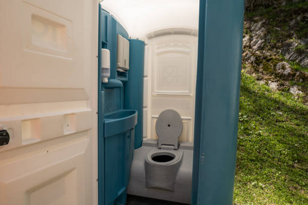 Best Portable bathroom rental  in Fairfield, IL