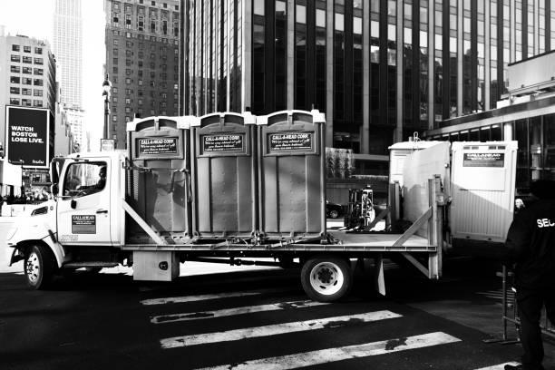 Best Portable restroom trailer rental  in Fairfield, IL